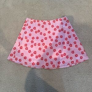 Princess Polly red and pink flower mini silk skirt in size US 6, barely worn